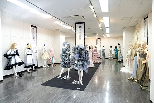 基礎研究・創作〈1年次必修〉